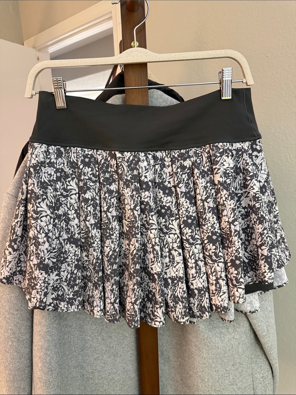 Aerie Black & White Floral Pleated Skirt